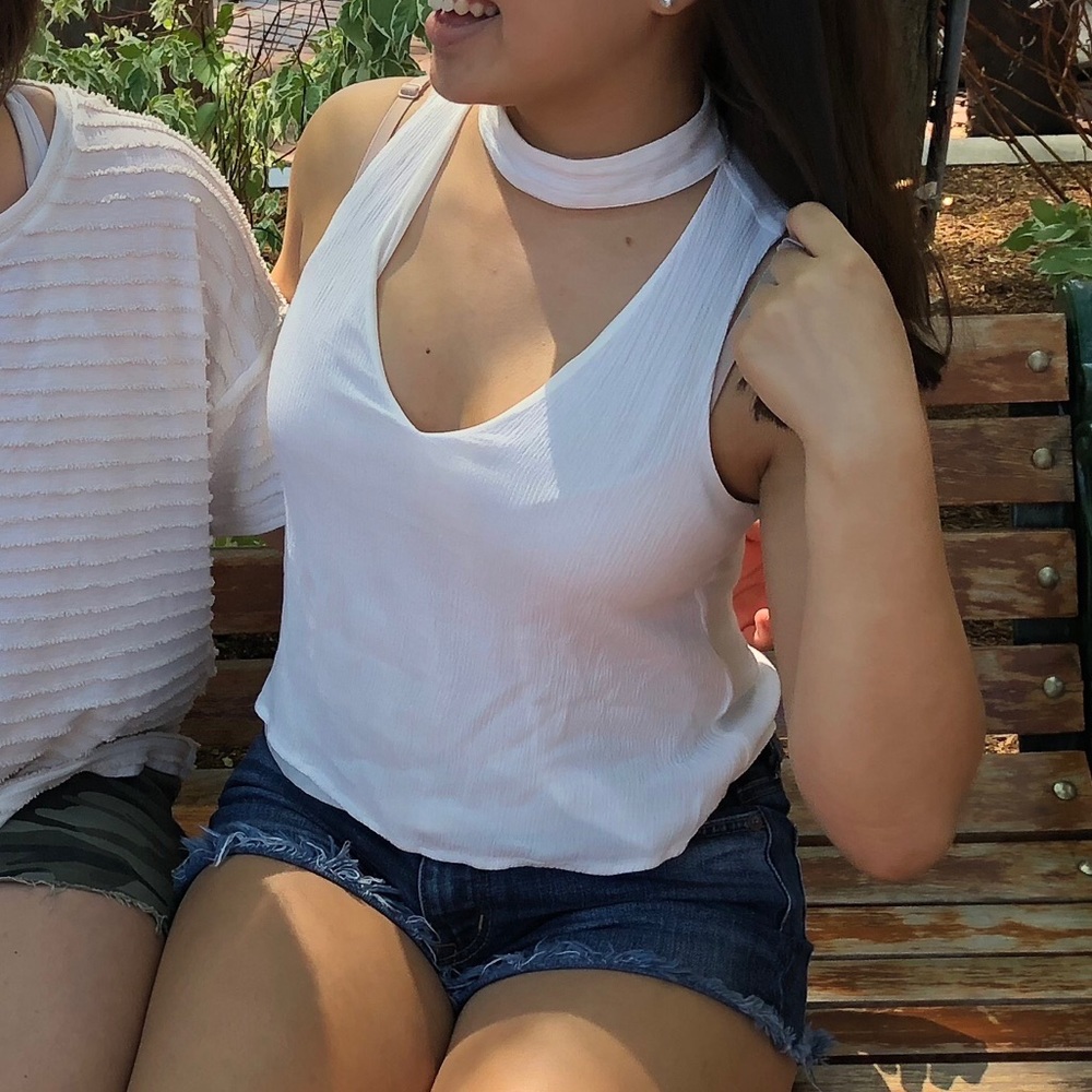 Pull & Bear Choker Cut Out